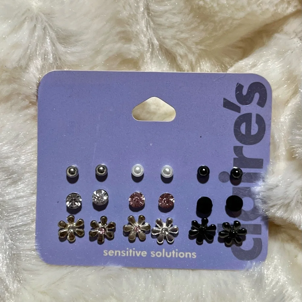 Set 15 pair of Claire’s earrings mix-and-match new